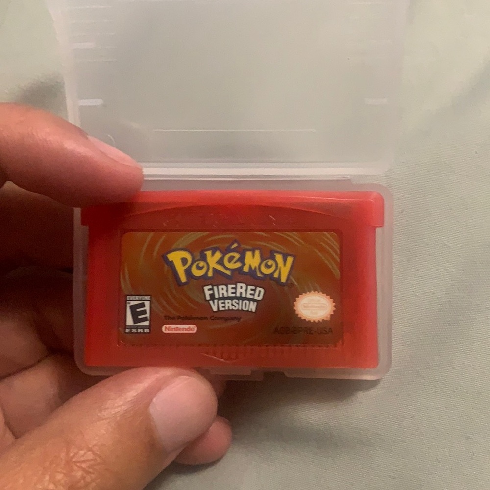 Pokémon Fire Red Version. Gameboy Advance.